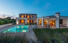 Villa Dora in Central Istria kids friendly with private pool and playground for 10 persons